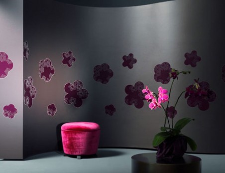 Dekoratif mor çiçekli duvar süsleri