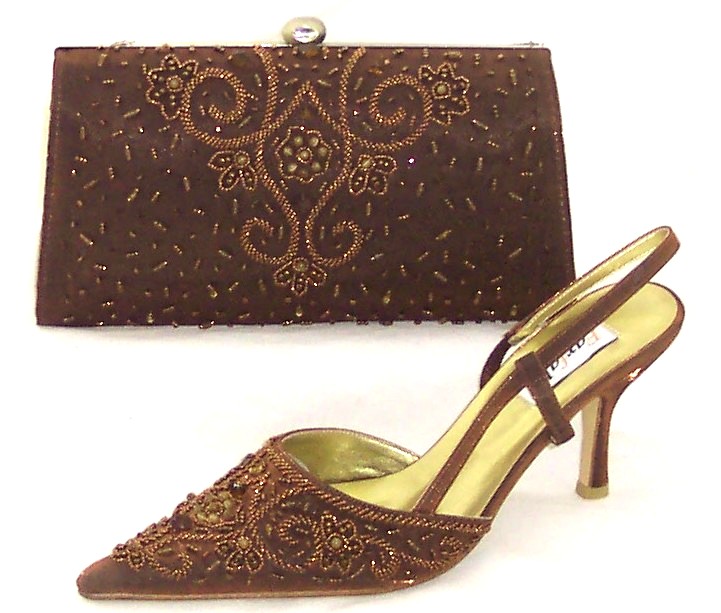 Kahverengi boncuk işlemeli abiye canta ayakkabı modeli