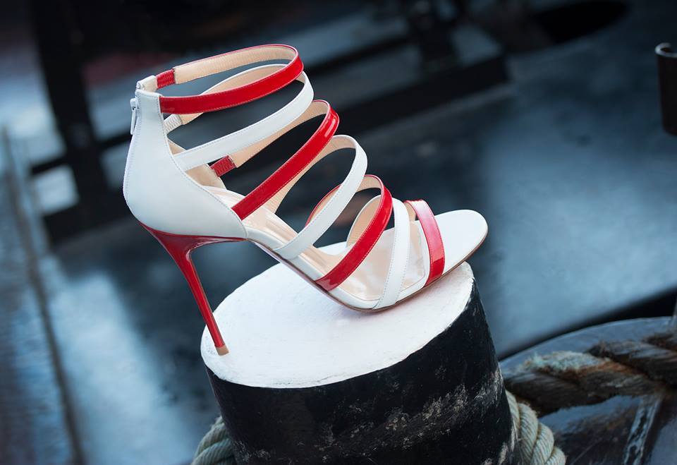 Kırmızı beyaz yazlık yüksek topuk ayakkabı modelleri