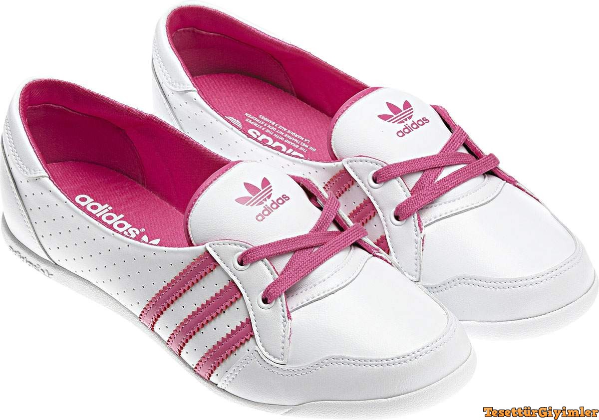 Pembe ve Beyaz Bayan Spor Ayakkabı Modelleri