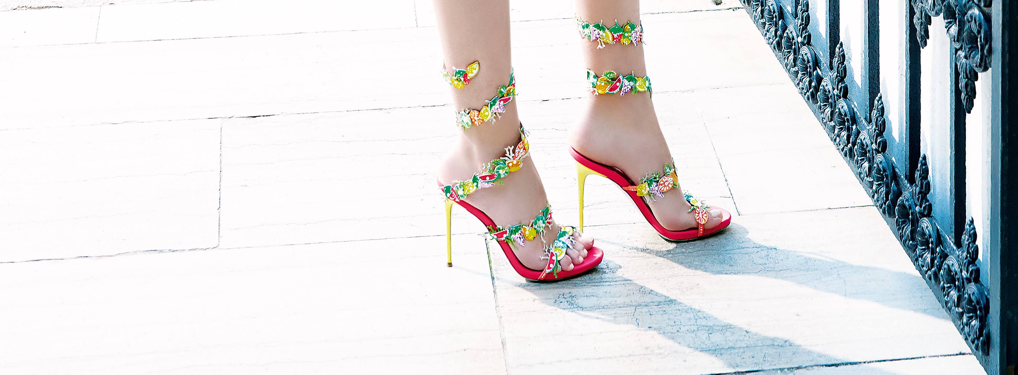 Renkli çiçekli yüksek topuk bayan ayakkabı modelleri