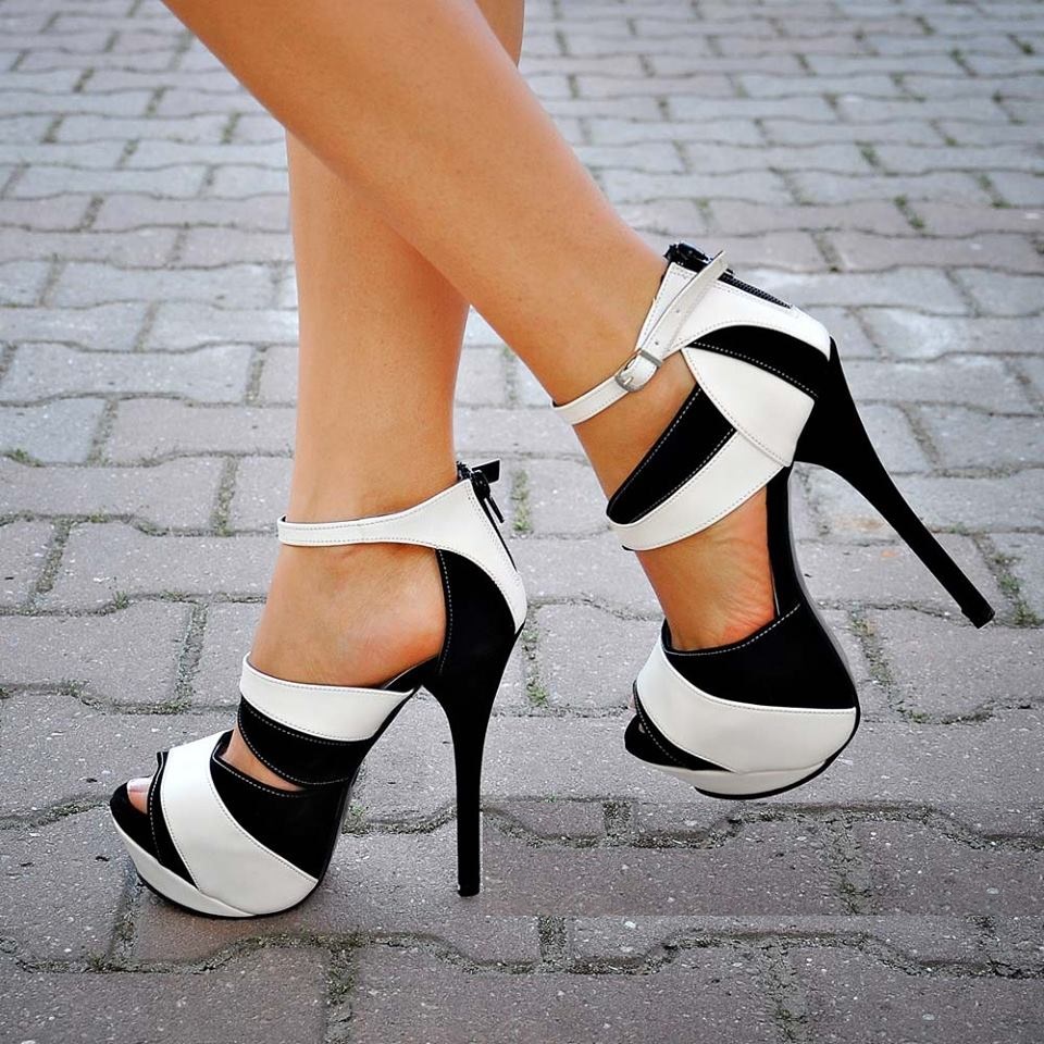 siyah beyaz yüksek topuklu ayakkabı modelleri
