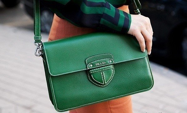 yeşil askılı bayan çantaları