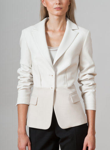 Beyaz klasik kesim ceket modeli