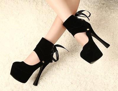 Kadife siyah  bantlı ayakkabı modelleri