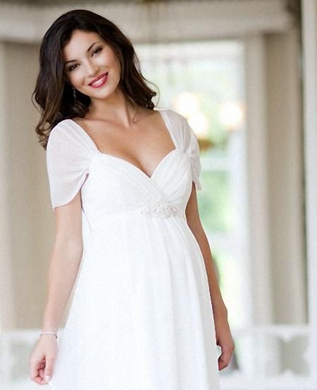 Kalın askılı beyaz hamile elbisesi modelleri