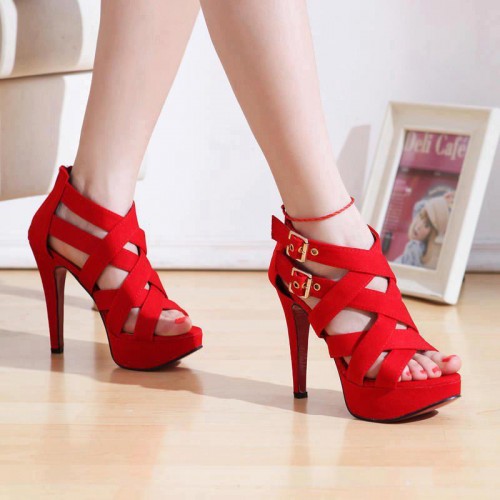Kırmızı çapraz bantlı platform bantlı ayakkabı modelleri