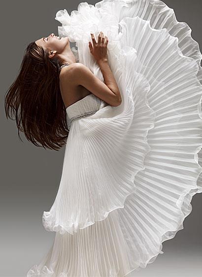 beyaz pileli abiye elbise modeli