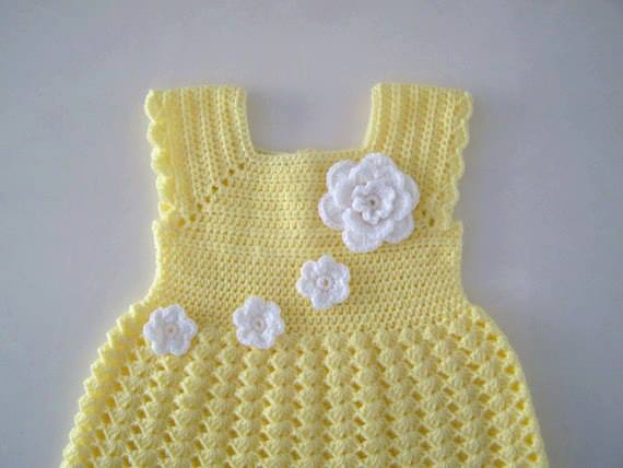sarı beyaz motifli örgü elbise
