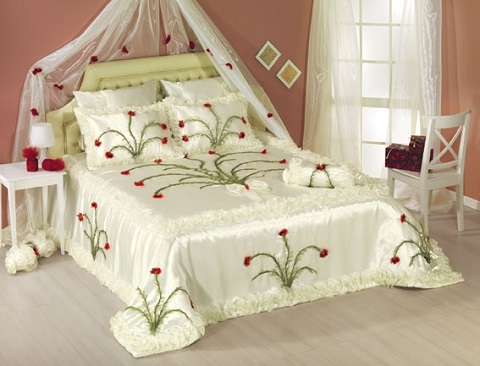 Çiçek motifli yatak örtüsü modeli