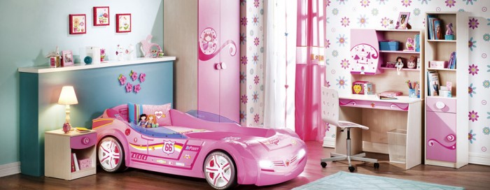 Araba yataklı kız çocuk odası