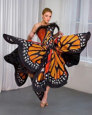 Kelebek desenli elbise modeli