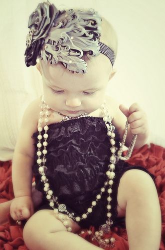 Siyah fırfırlı bebek elbisesi modeli