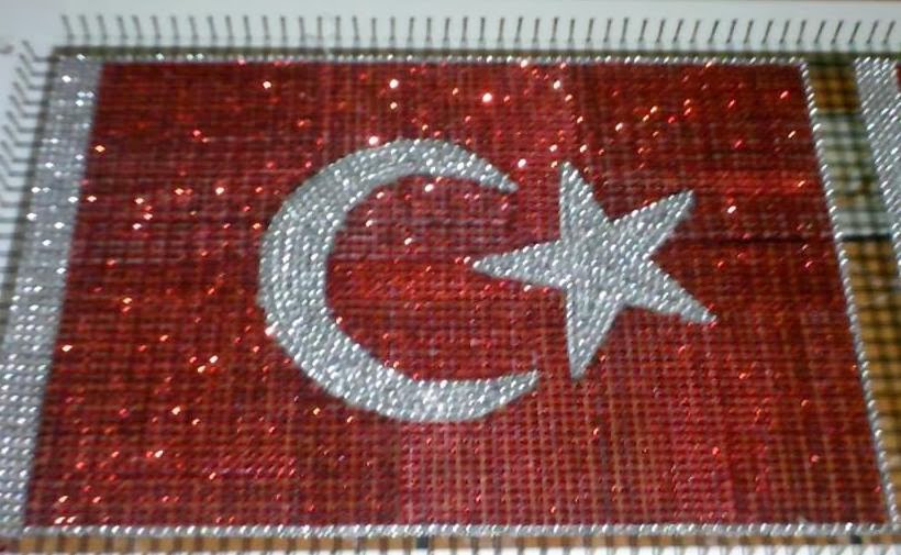 Türk bayrak desenli kasnak işi modeli.