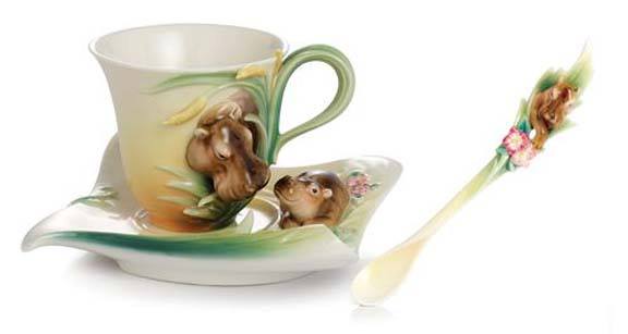 kabartma hayvan desenli fincan tabağı ve kaşığı