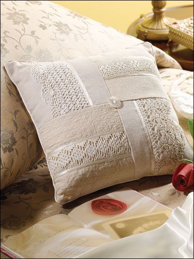 krem rengi dantelli yastık modeli