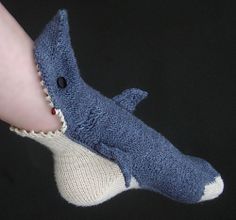 köpek balığı figürlü çorap modeli