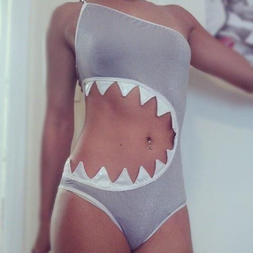 köpekbalığı figürlü mayo modeli