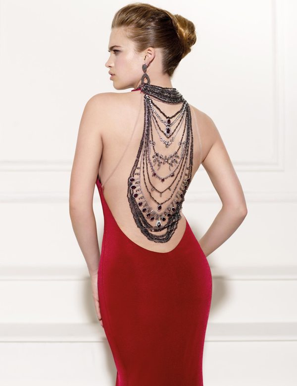 kırmızı derin yırtmaçlı sırt dekolteli şık abiye elbise modeli