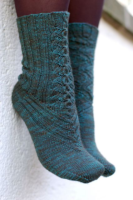 kırçıllı fitilli örgü çorap modeli