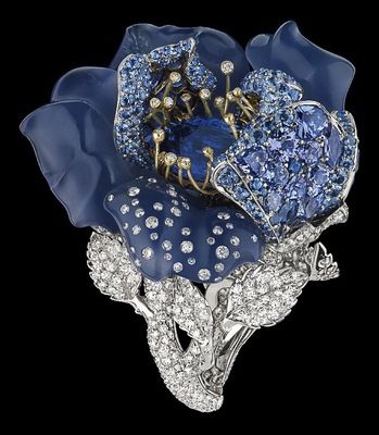 mavi taşlı çiçek figürlü yüzük modeli