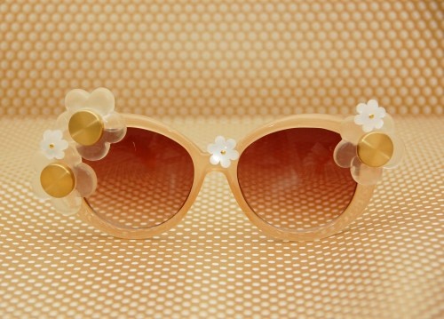 pudra rengi çiçekli gözlük modeli