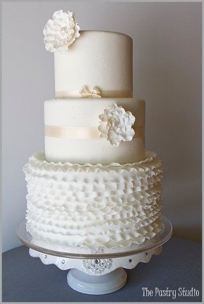 sade beyaz pasta modeli