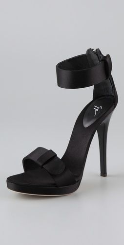 siyah saten ayakkabı modeli
