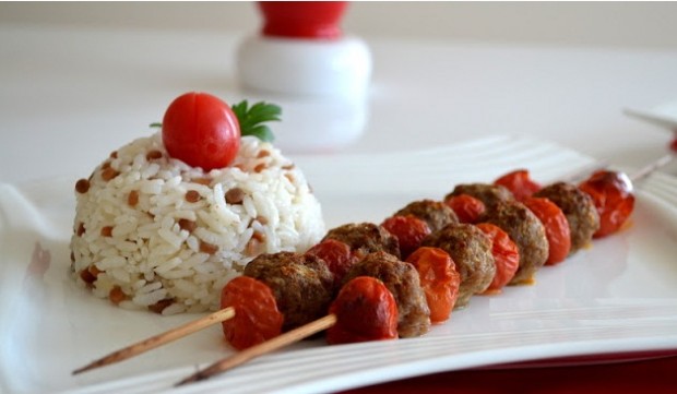 Domatesli Şiş Köfte Tarifi