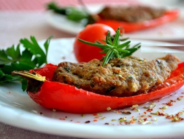 Kırmızı Biberde Köfte Tarifi