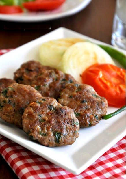 Tost Makinesinde Izgara Köfte Tarifi