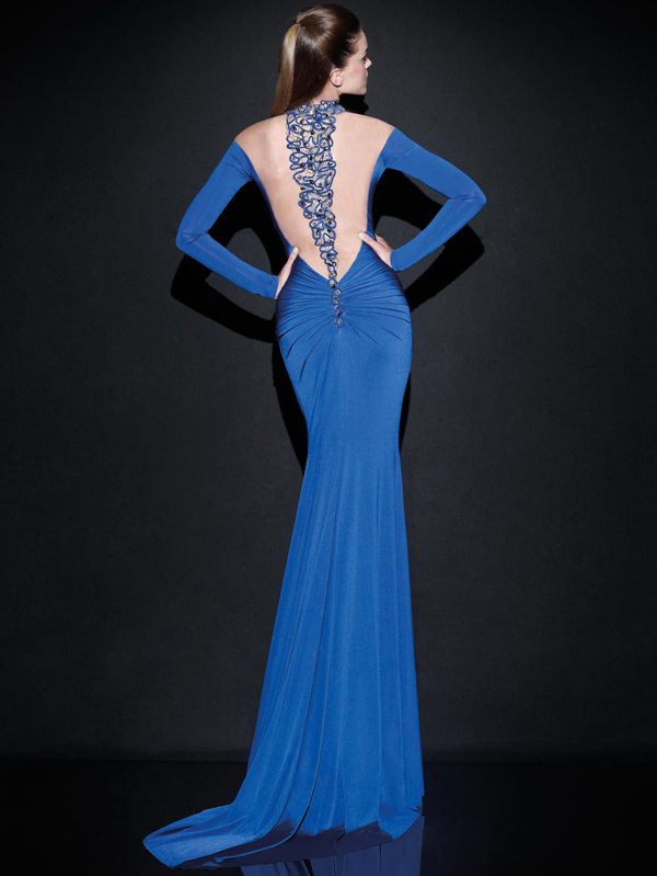saks mavisi sırt dekolteli dekoltesi şık işlemeli abiye elbise modeli arkadan görünüm