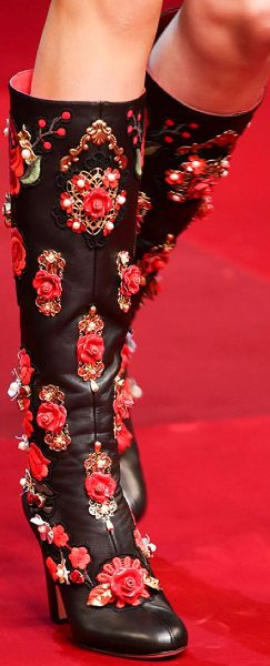 siyah kırmızı çiçekli uzun çizme modeli