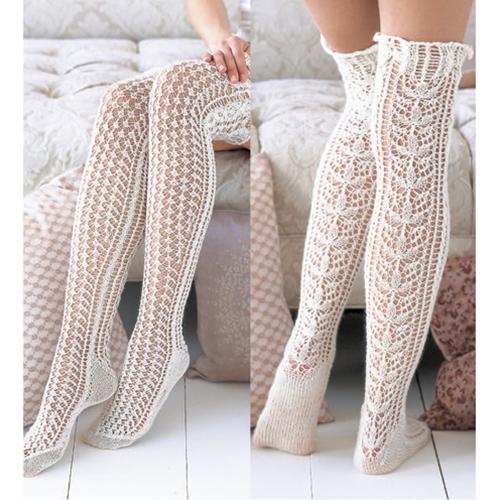Beyaz örgü desenli bayan çorap modelleri