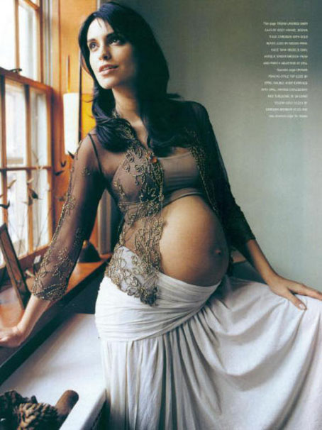 Dantelli farklı hamile kıyafet tasarımı