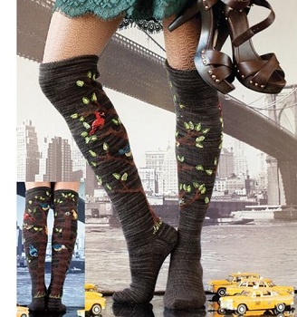 Diz altı son trend yaprak desenli bayan çorap modelleri