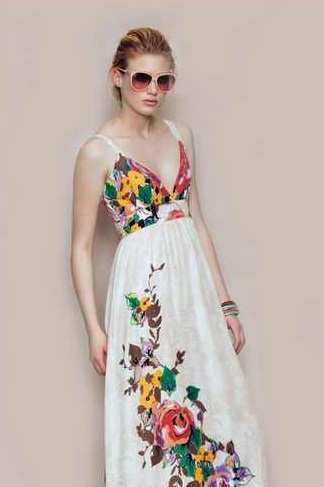 Gül desenli çiçekli elbise modeli