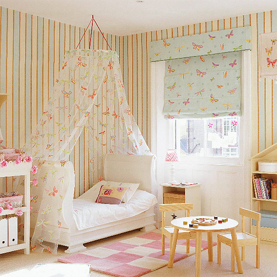 Kelebek desenli bebek odası perde modeli