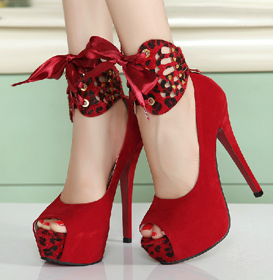 Kırmızı Bilekten Tokalı Ayakkabı Modelleri