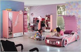 Kız çocuk arabalı yatak çocuk odası modeli