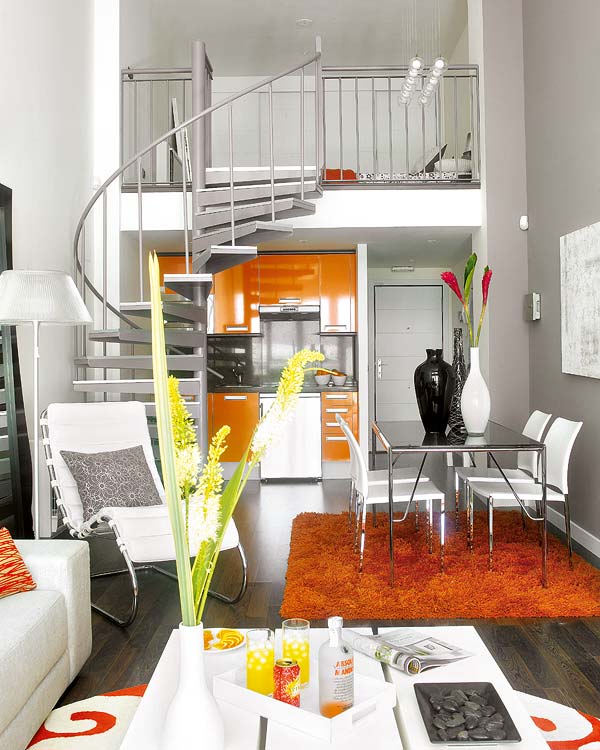 Merdivenli küçük ev dekorasyonu modeli