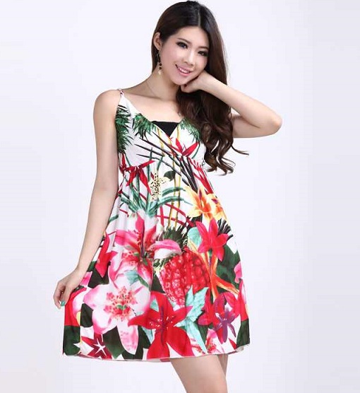 Renkli motifli çiçekli elbise tasarımları