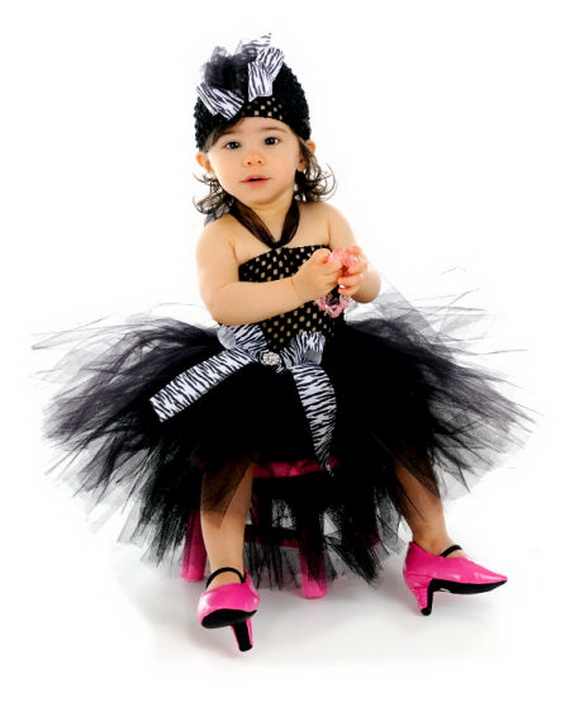 Siyah kız çocuk tütü kostüm modeli