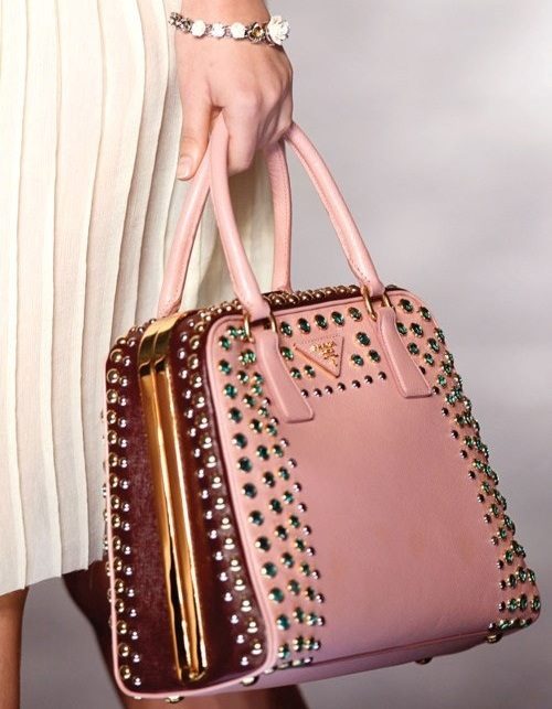 pudra renkli zımbalı kısa saplı çanta modeli