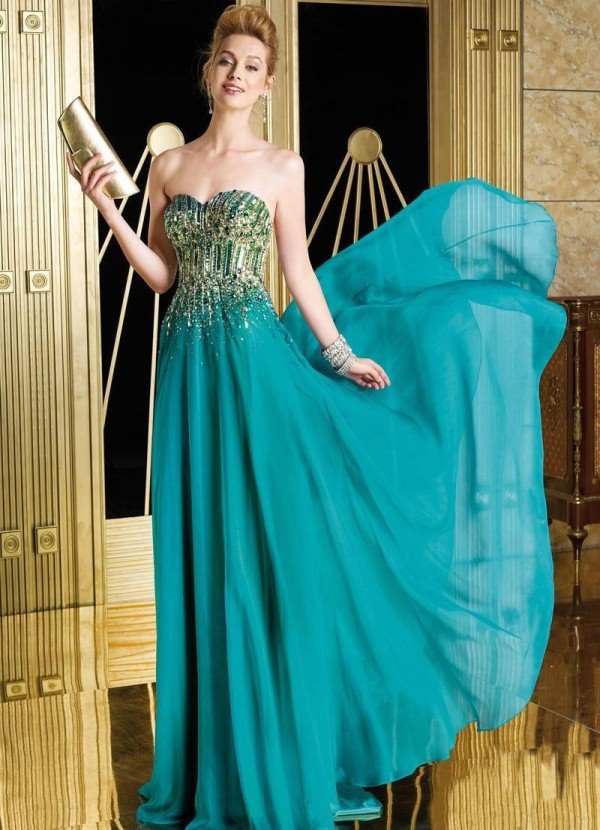 straplez işlemeli harika abiye elbise modelleri