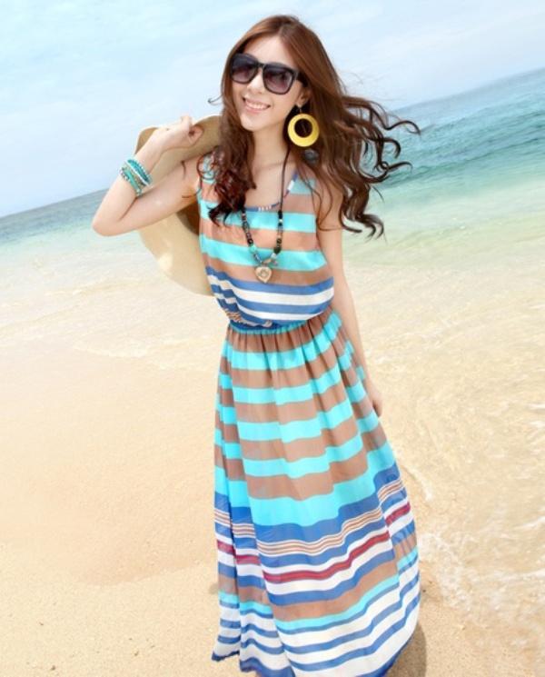 Çizgili belden büzgülü plaj elbise modeli